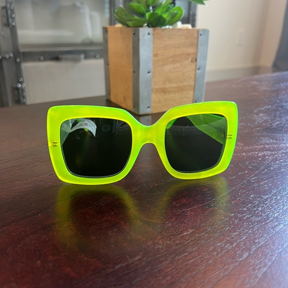 Gucci Accessories - Gucci Neon Green Square Sunglasses GG Logo Oversized Designer Frames